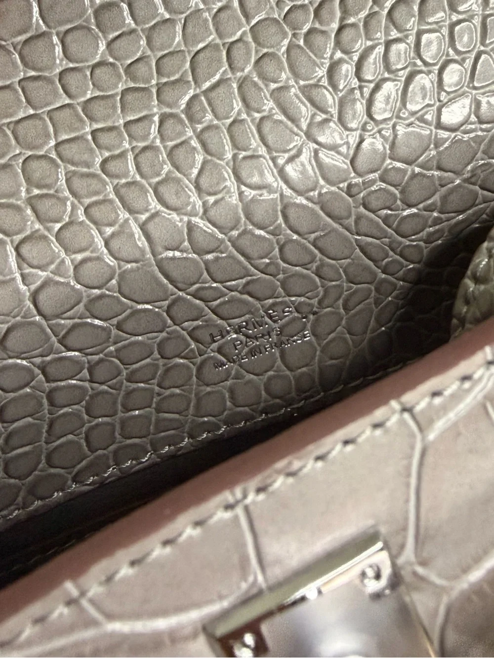 H KELLY POCHETTE 22 EMBOSSED SHINY CROC LEATHER MATTE GRIS GRAY PHW